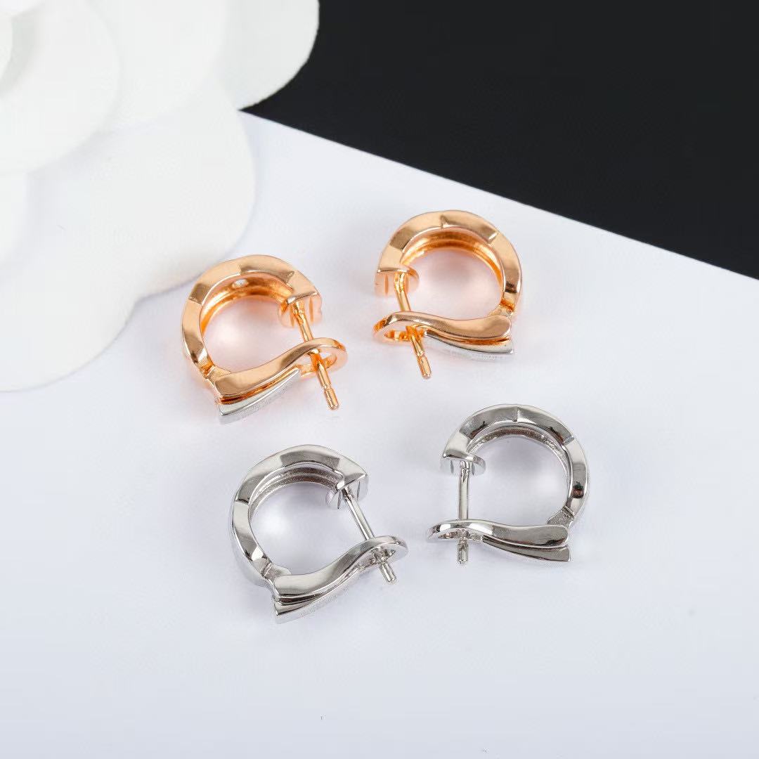 Signature Emblem Statement Ring in Gold-Tone – Design 004 close-up detail