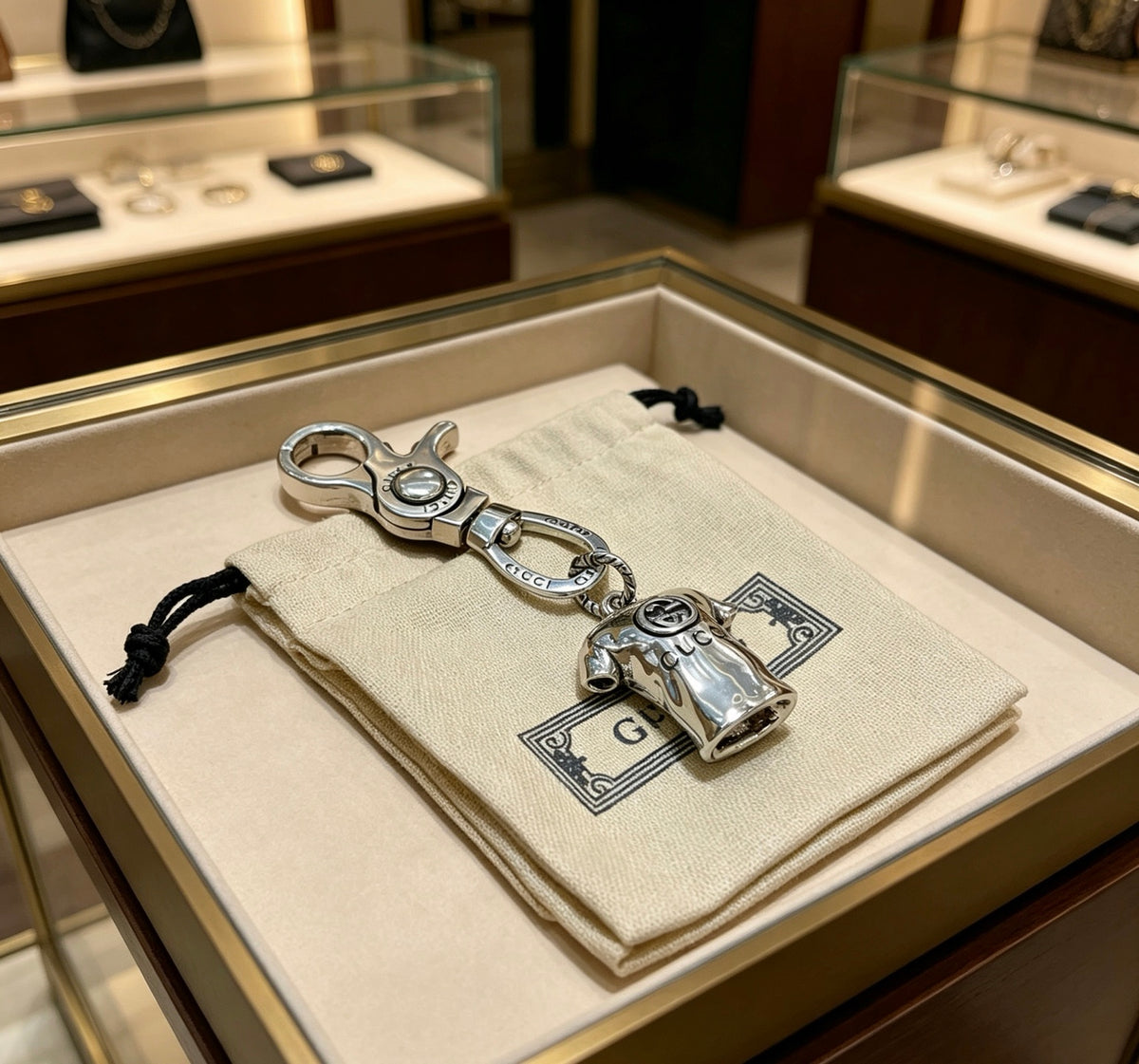 Double-G Emblem Keychain in Polished Metal-Tone – Design 021 detail view