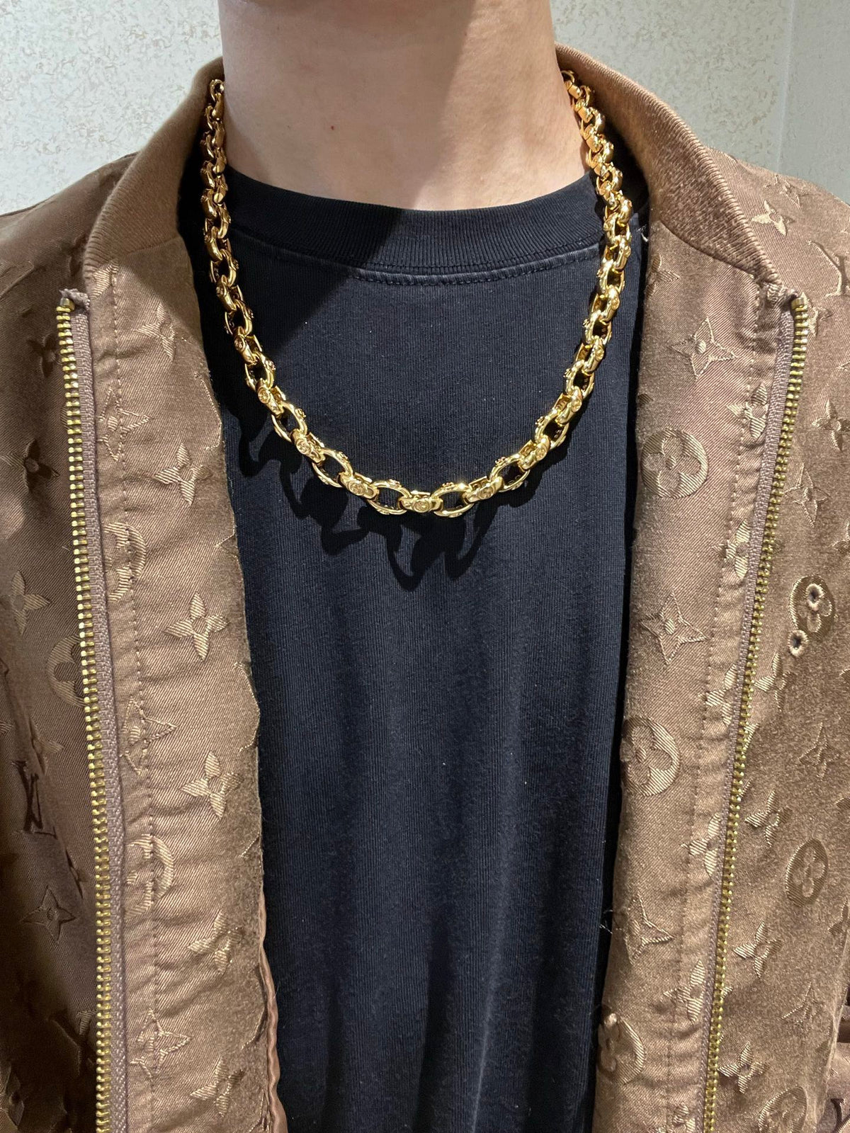 Double-G Emblem Pendant Necklace in Polished Metal-Tone – Design 117 detail view