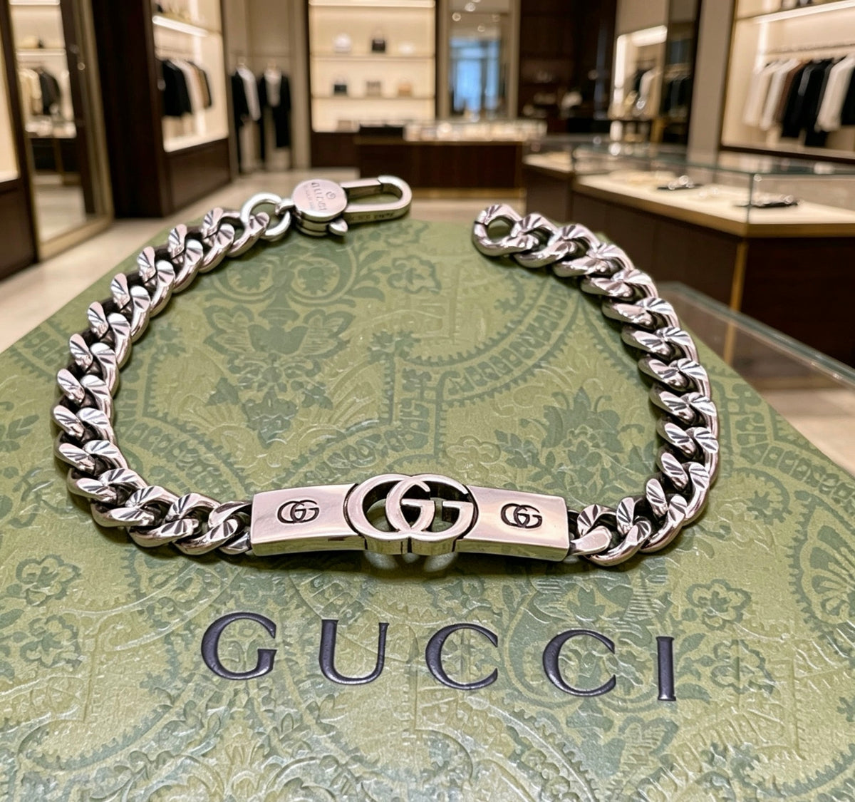 Floral Bracelet in Polished Metal-Tone – Design 012 close-up detail