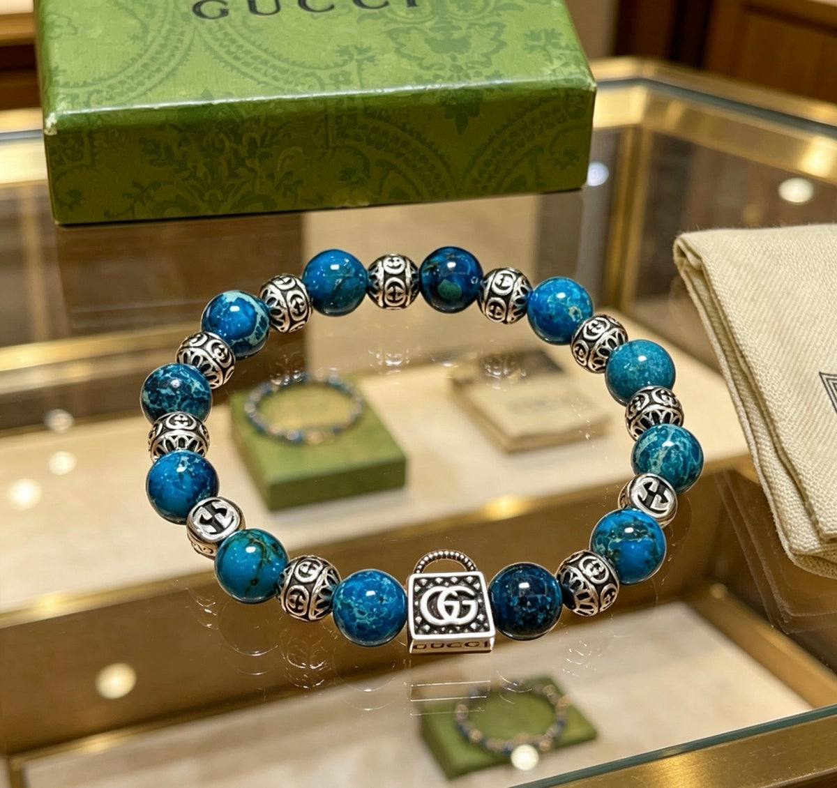 Double-G Emblem Bracelet in Polished Metal-Tone – Design 013 detail view