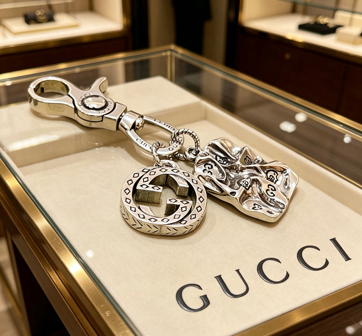 Double-G Emblem Keychain in Polished Metal-Tone – Design 022 main product view