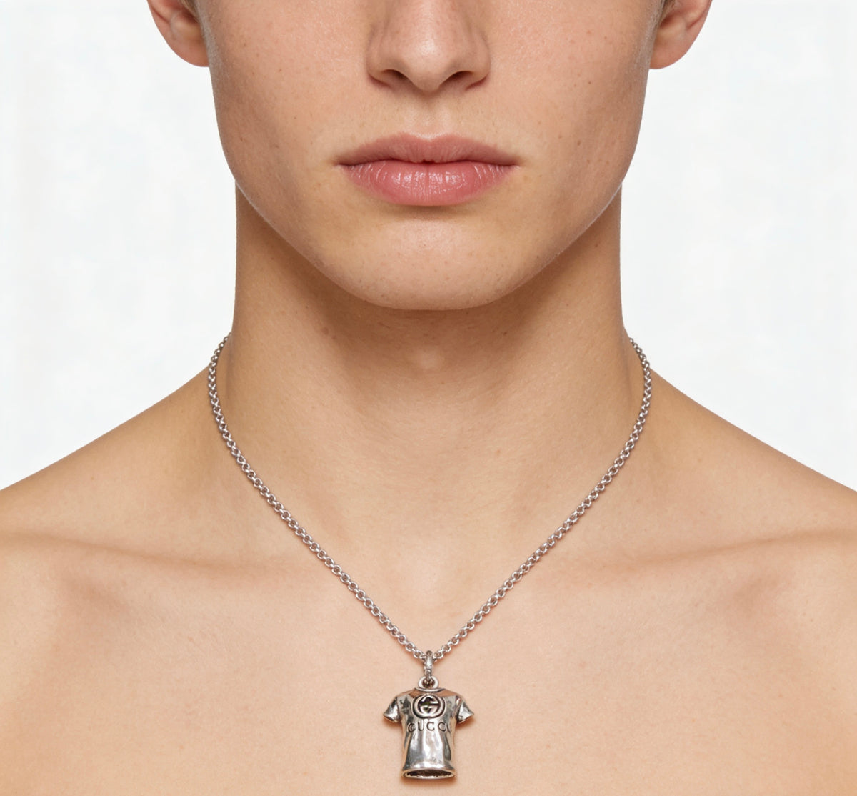 Double-G Emblem Pendant Necklace in Silver-Tone – Vintage Detail – Design 029 detail view