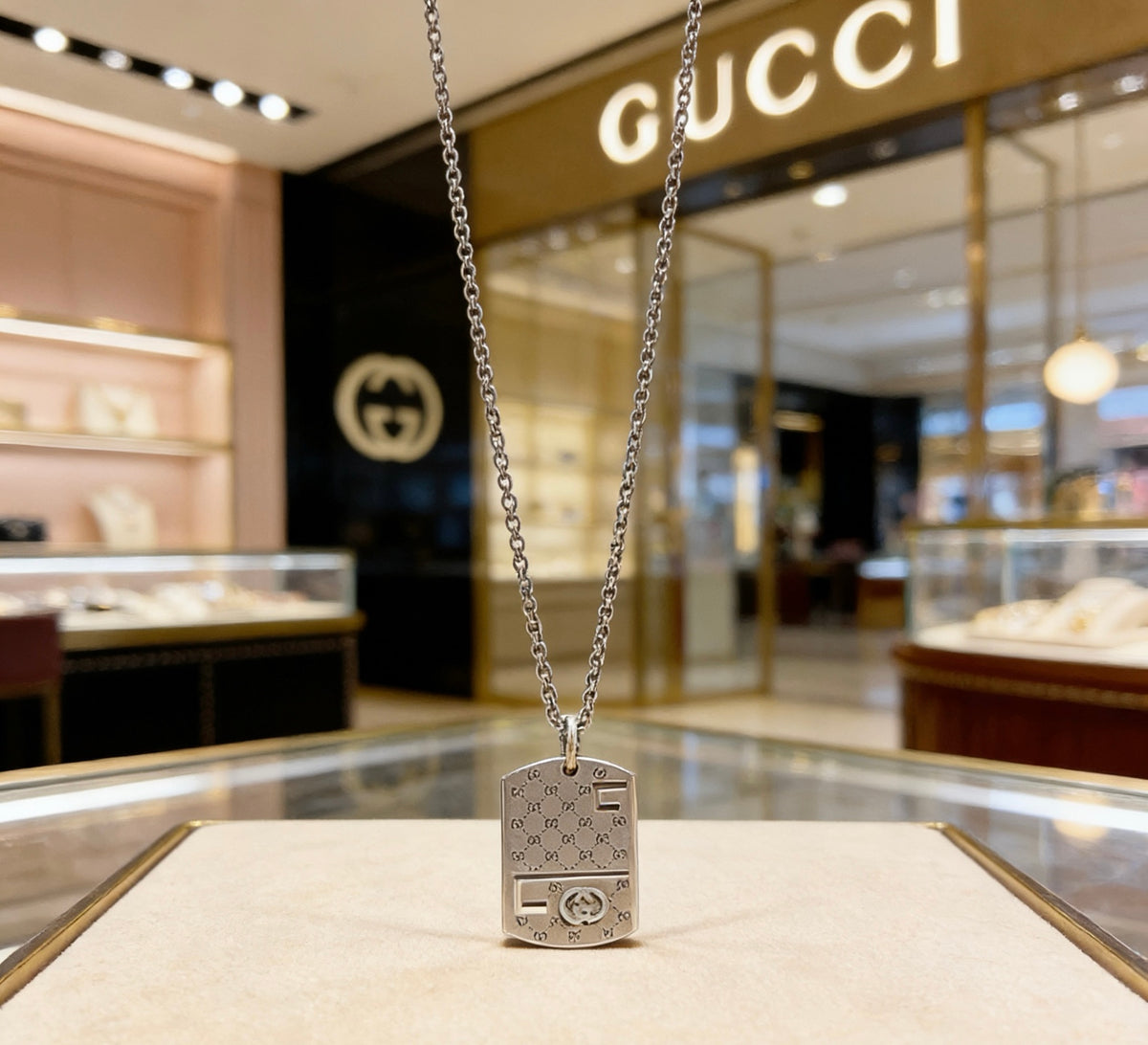 Double-G Emblem Pendant Necklace in Silver-Tone – Vintage Detail – Design 028 detail view