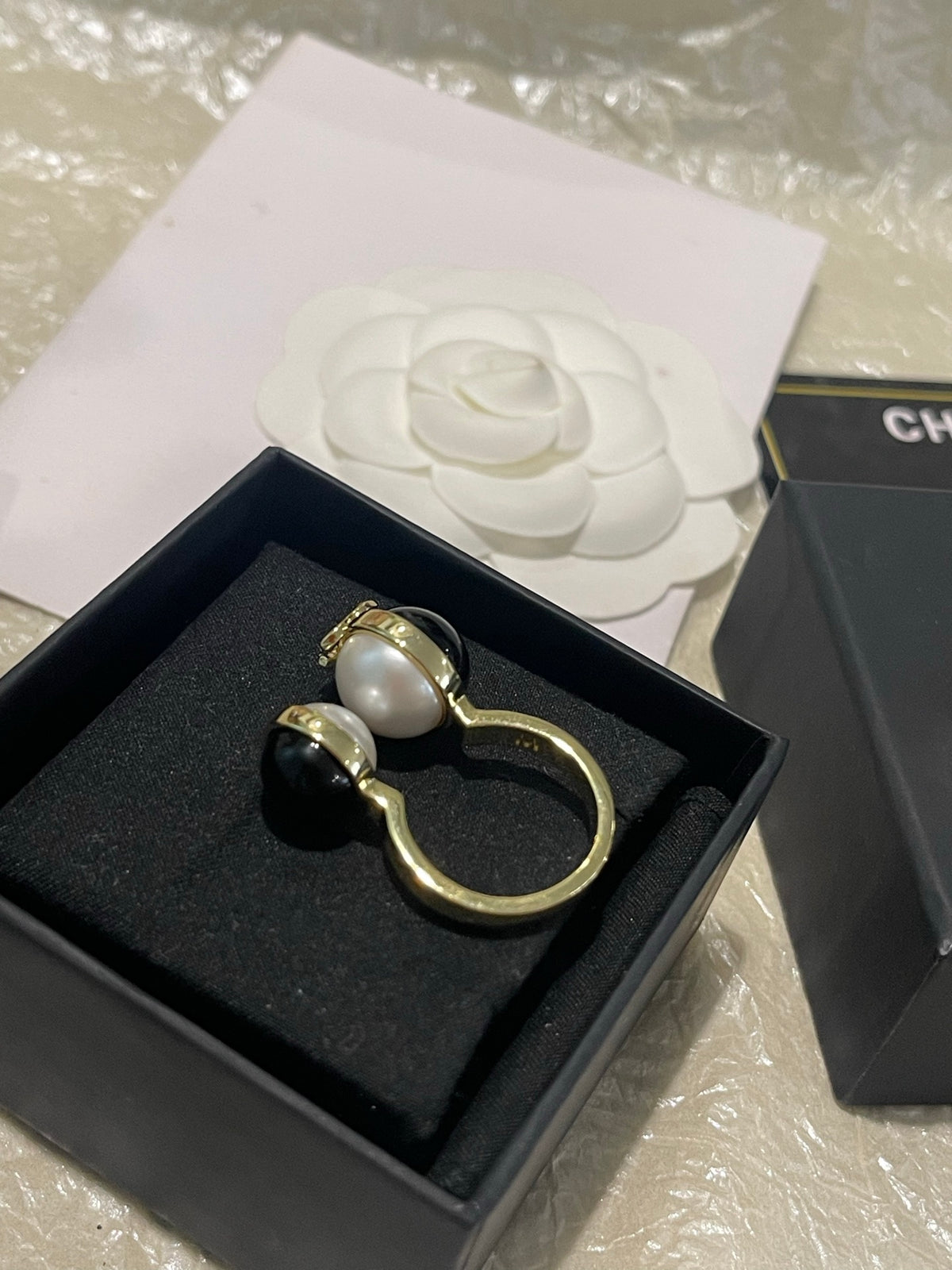 Pearl Statement Ring in Polished Metal-Tone – Pearl Detail – Design 007 detail view