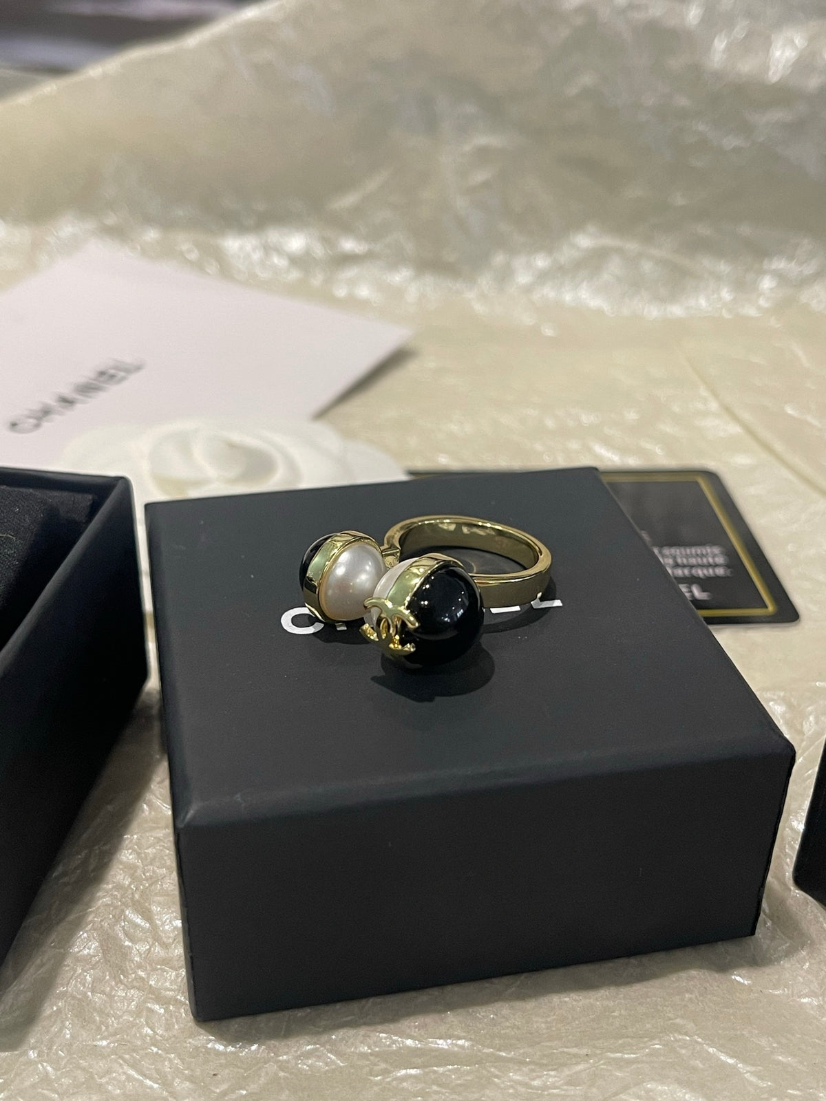 Pearl Statement Ring in Polished Metal-Tone – Pearl Detail – Design 007 detail view