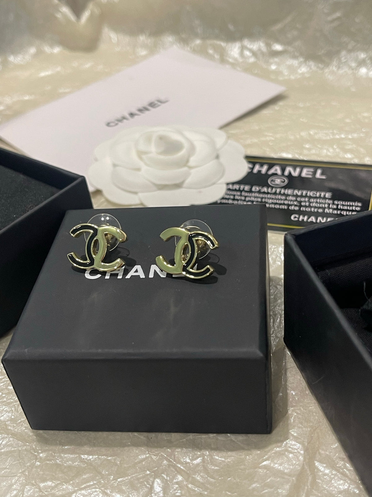 Double-C Emblem Stud Earrings in Polished Metal-Tone – Black Detail – Design 003 close-up detail
