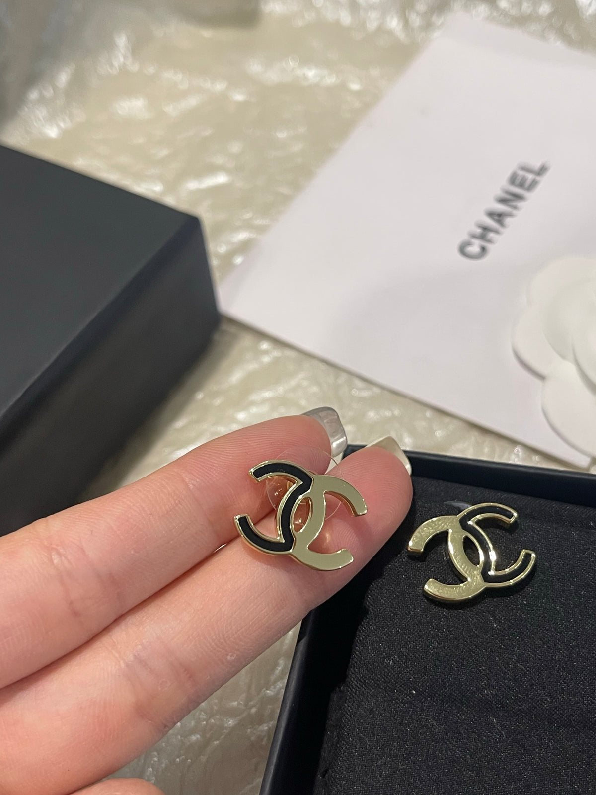 Double-C Emblem Stud Earrings in Polished Metal-Tone – Black Detail – Design 003 side detail