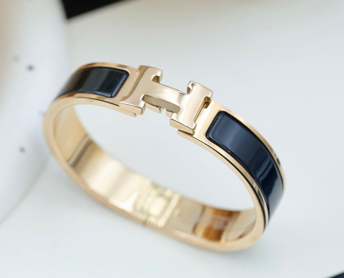Horse Bangle in Polished Metal-Tone – Design 011 detail view