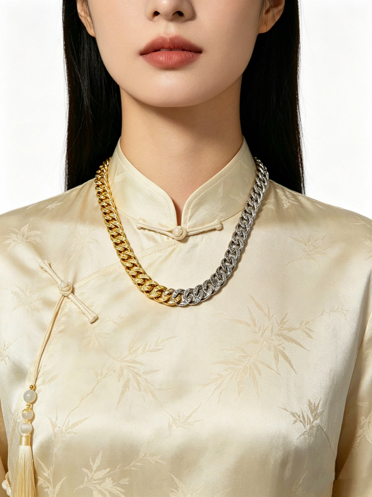 Chain Pendant Necklace in Silver-Tone – Design 022 detail view