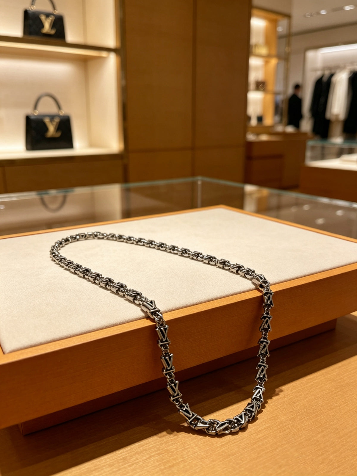 Chain Pendant Necklace in Silver-Tone – Design 016 detail view