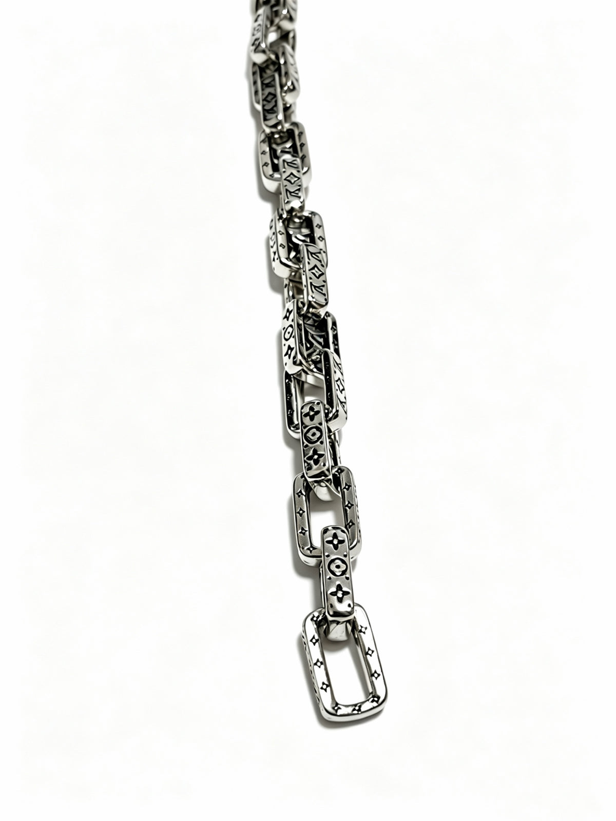 Chain Pendant Necklace in Silver-Tone – Design 015 detail view