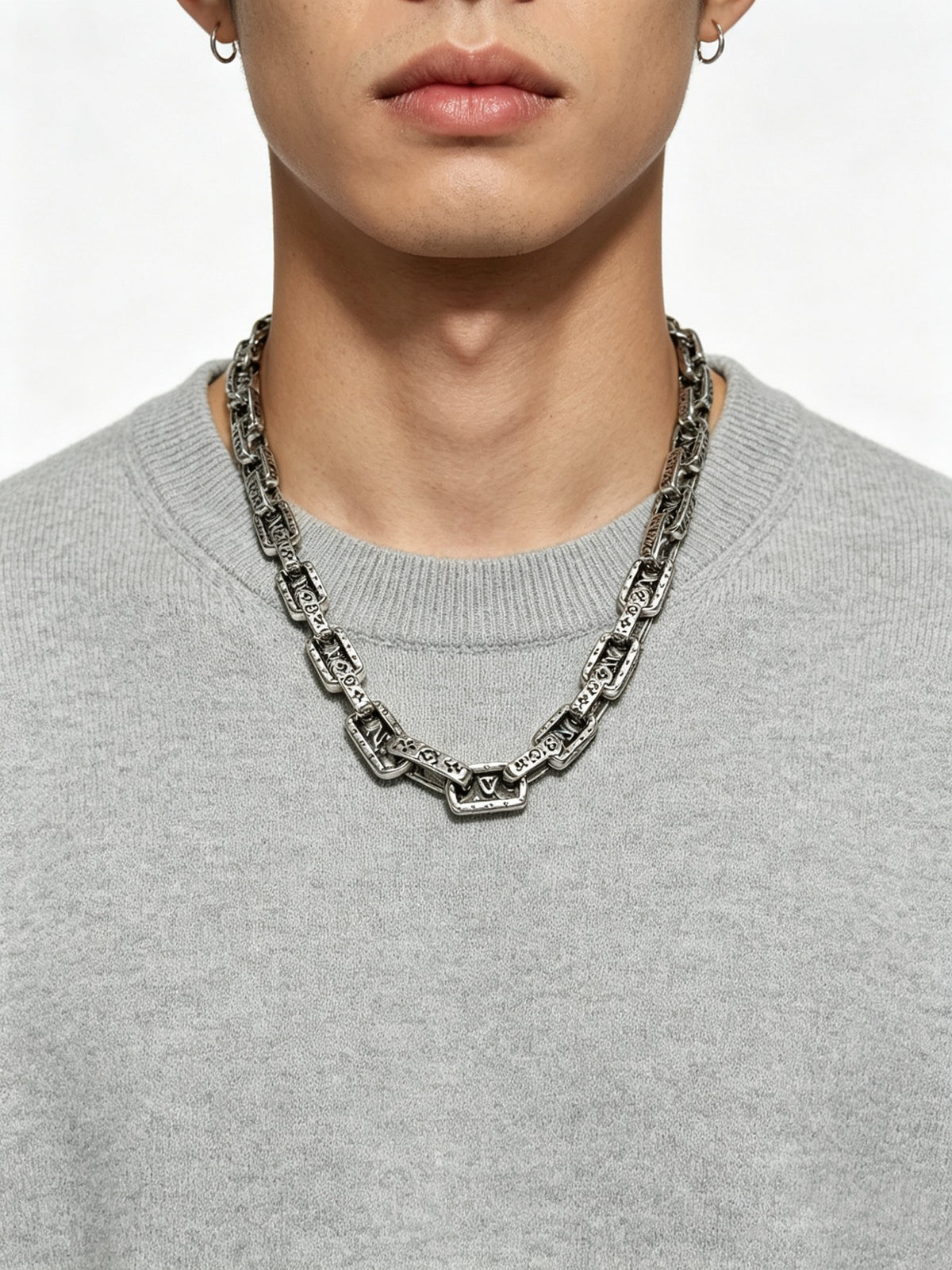 Chain Pendant Necklace in Silver-Tone – Design 015 side detail