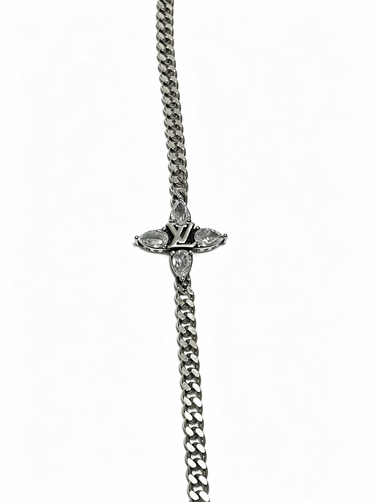Chain Pendant Necklace in Silver-Tone – Design 014 detail view