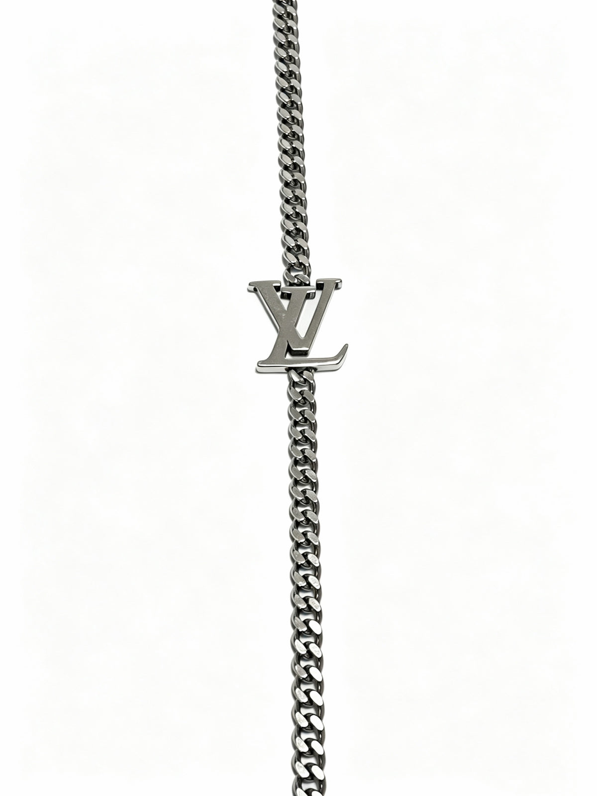 Chain Pendant Necklace in Silver-Tone – Design 013 detail view