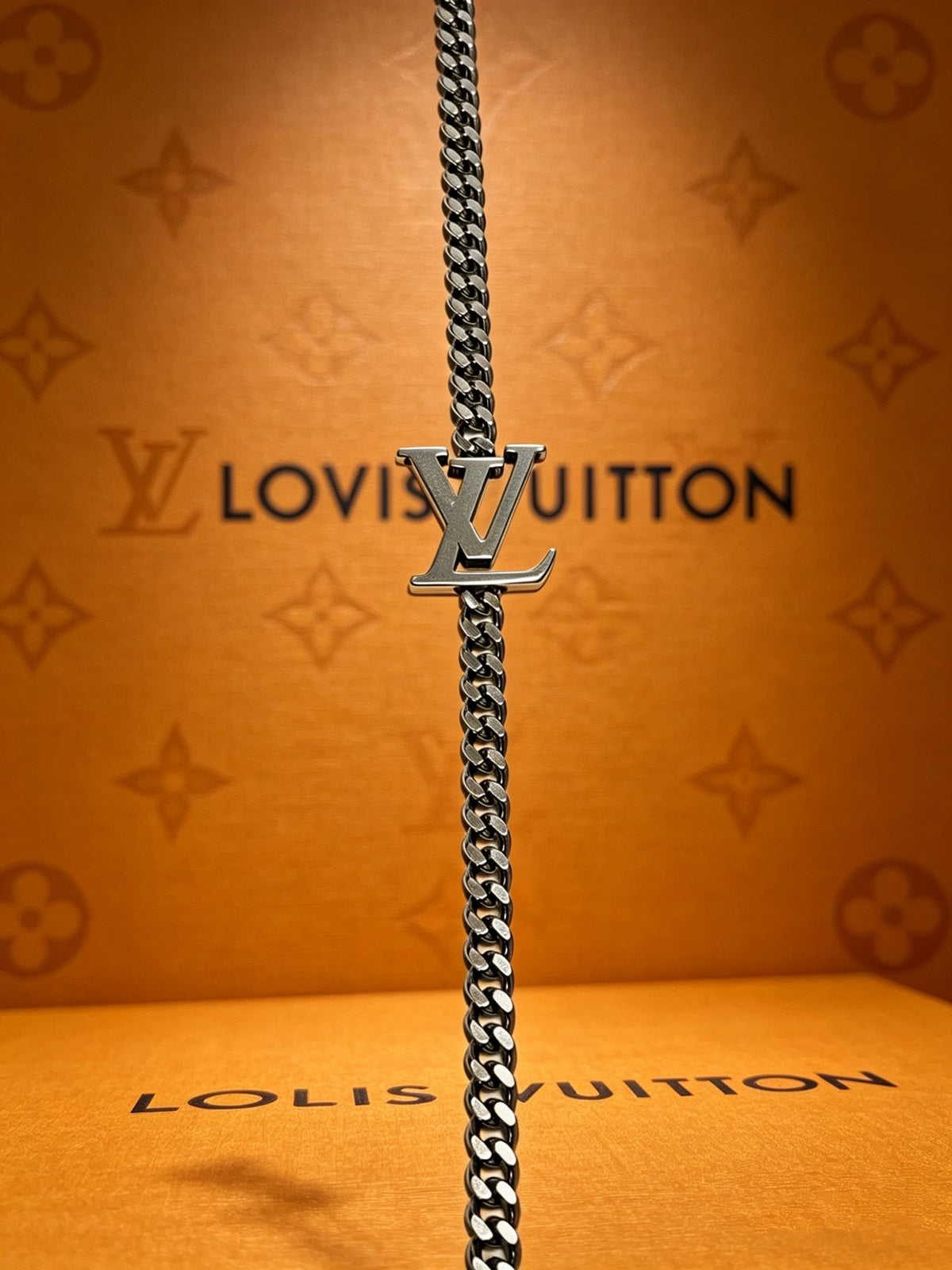 Chain Pendant Necklace in Silver-Tone – Design 013 detail view