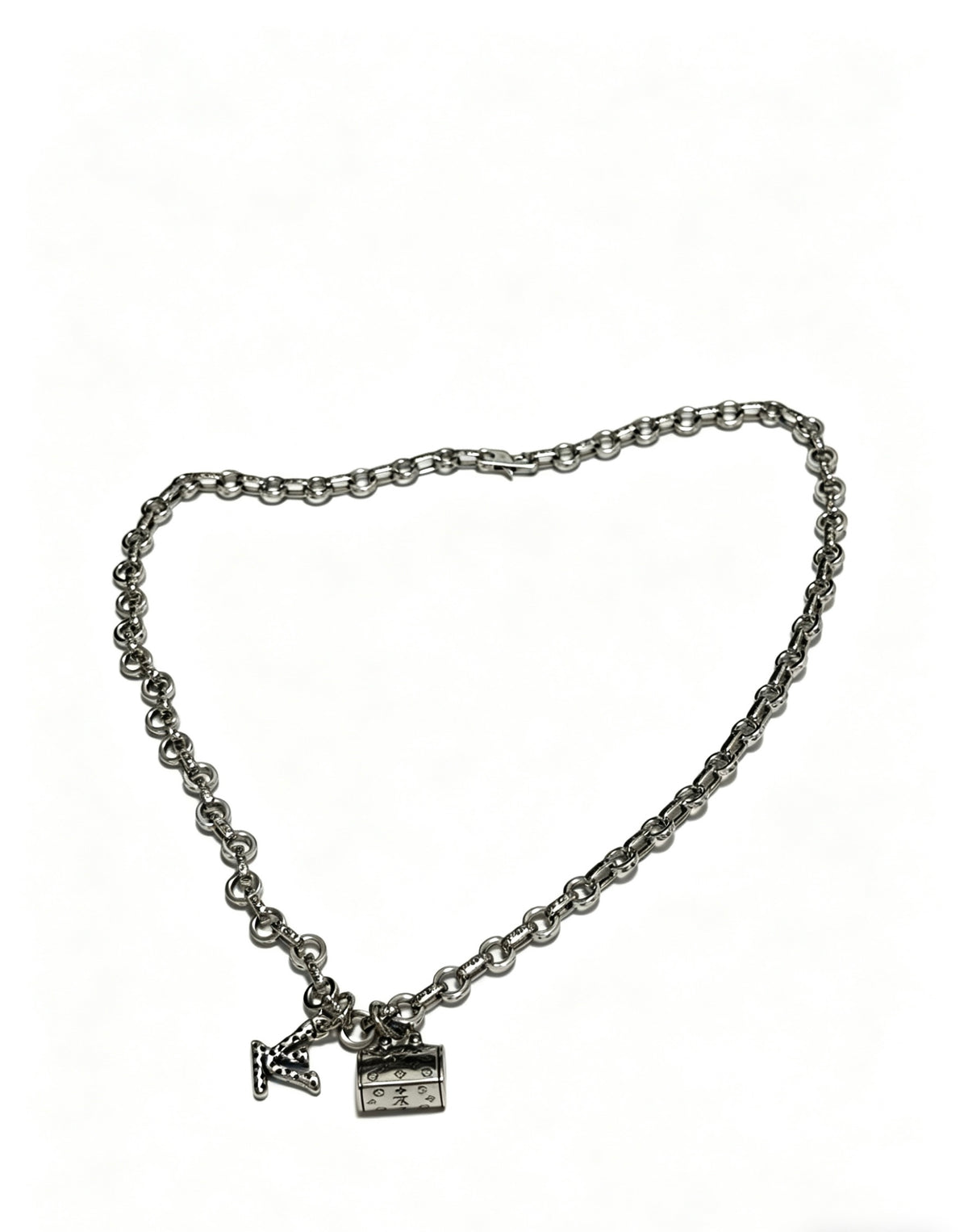 Chain Pendant Necklace in Silver-Tone – Design 012 detail view