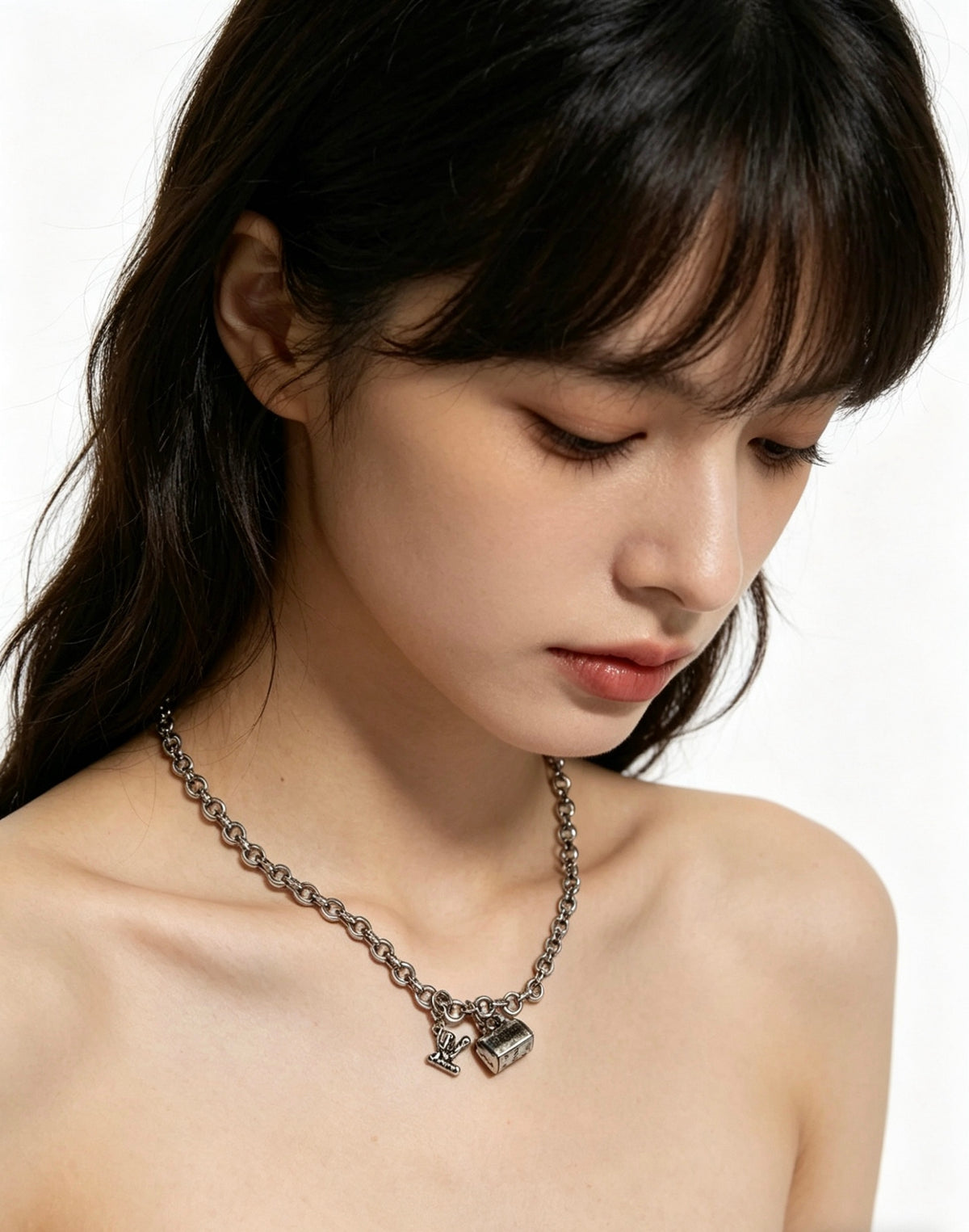 Chain Pendant Necklace in Silver-Tone – Design 012 side detail