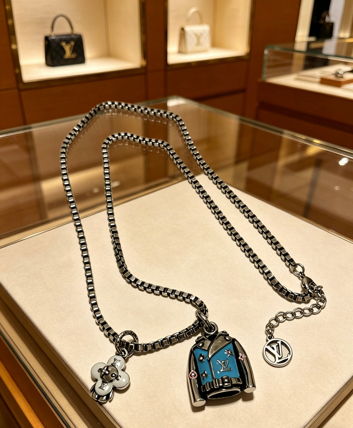 Chain Pendant Necklace in Silver-Tone – Design 009 main product view