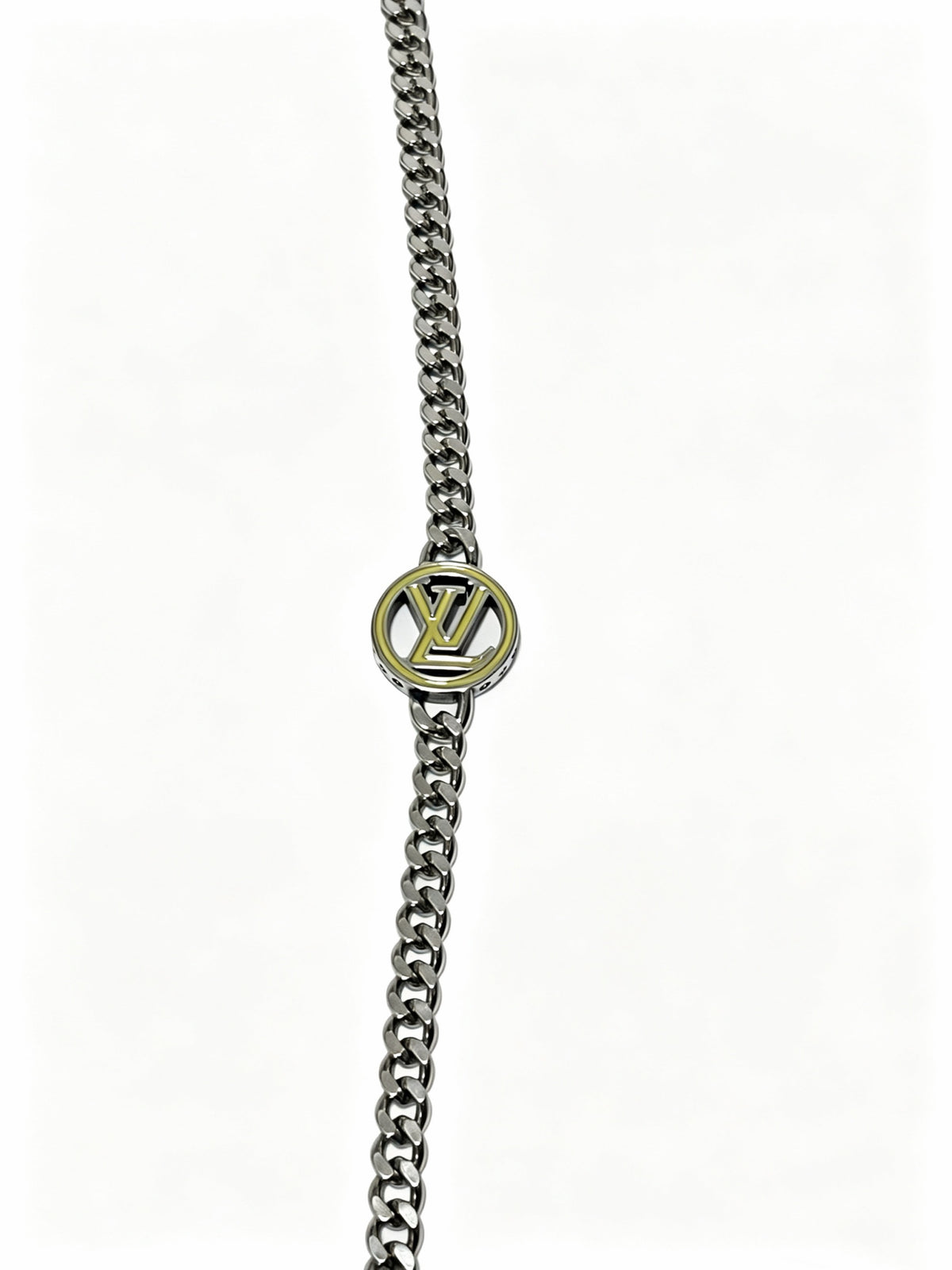 Chain Pendant Necklace in Silver-Tone – Design 008 detail view