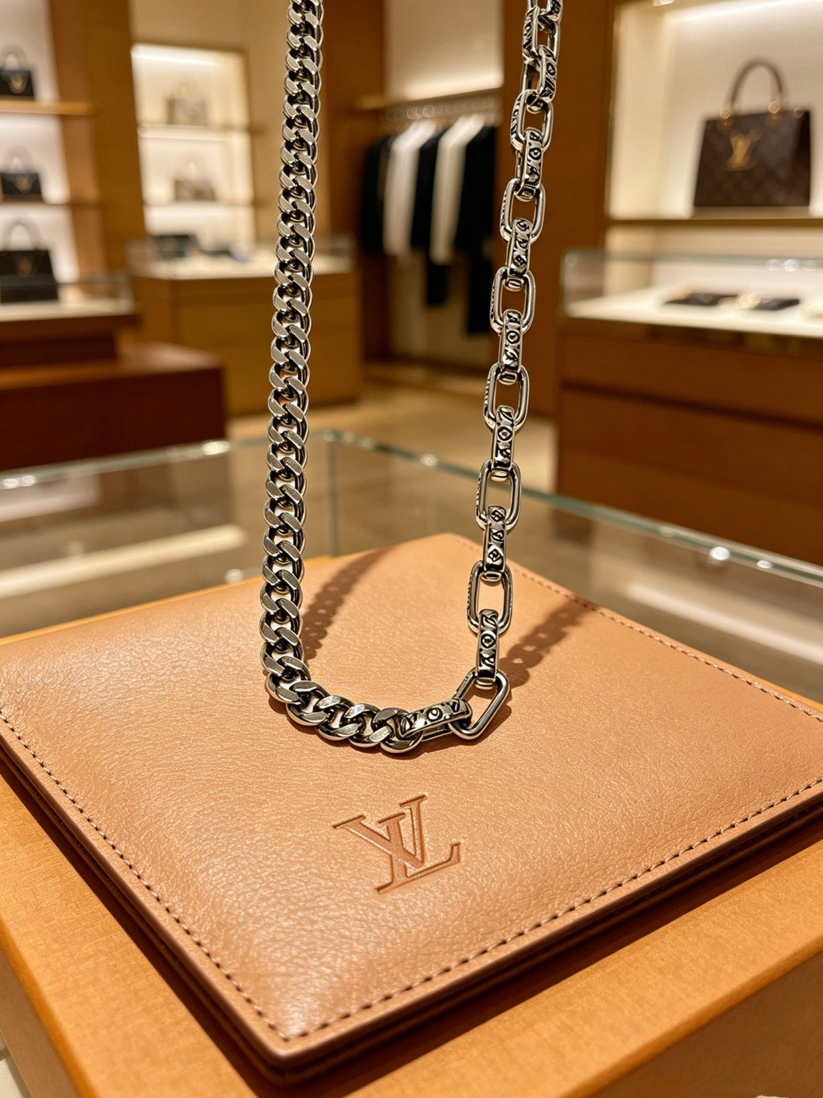Chain Pendant Necklace in Silver-Tone – Design 007 side detail