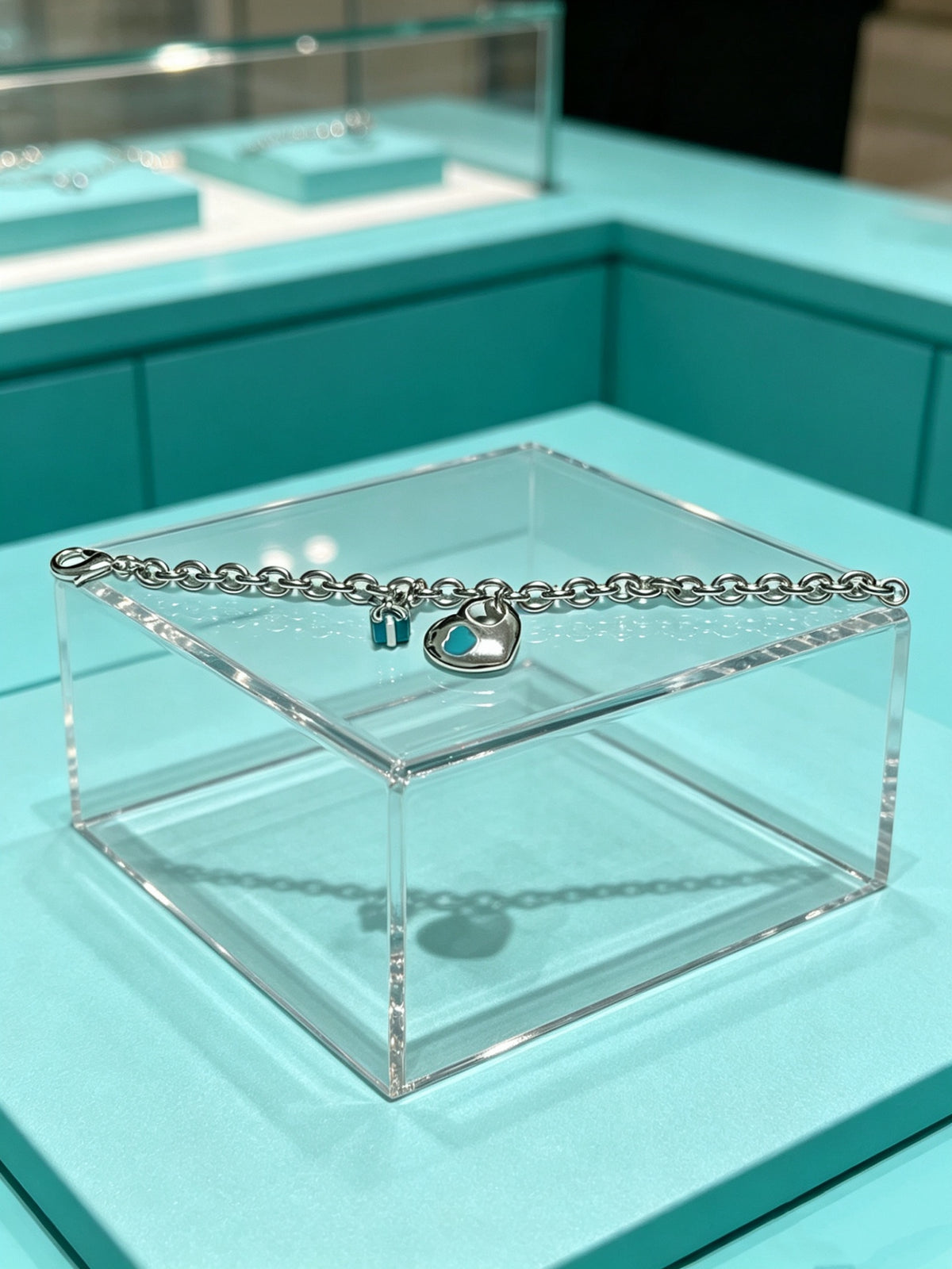 Signature Motif Bracelet in Silver-Tone – Vintage Detail – Design 35 side detail