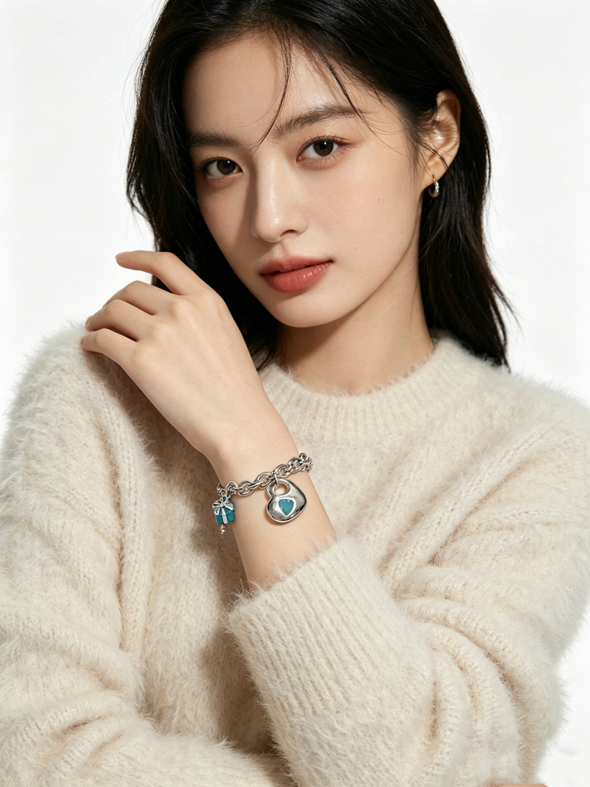 Signature Motif Bracelet in Silver-Tone – Vintage Detail – Design 35 main product view