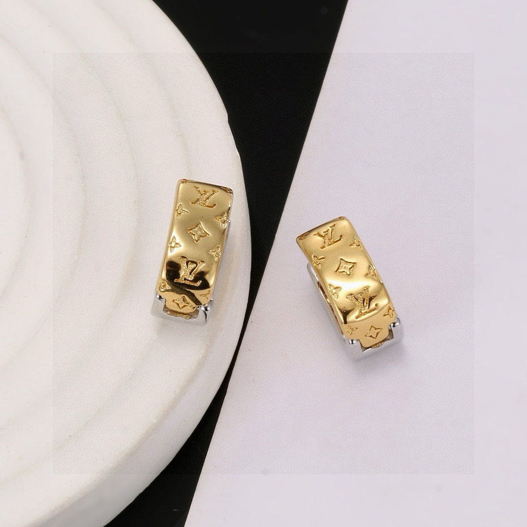 Clover Stud Earrings in Polished Metal-Tone – Clover Detail – Design 010 main product view