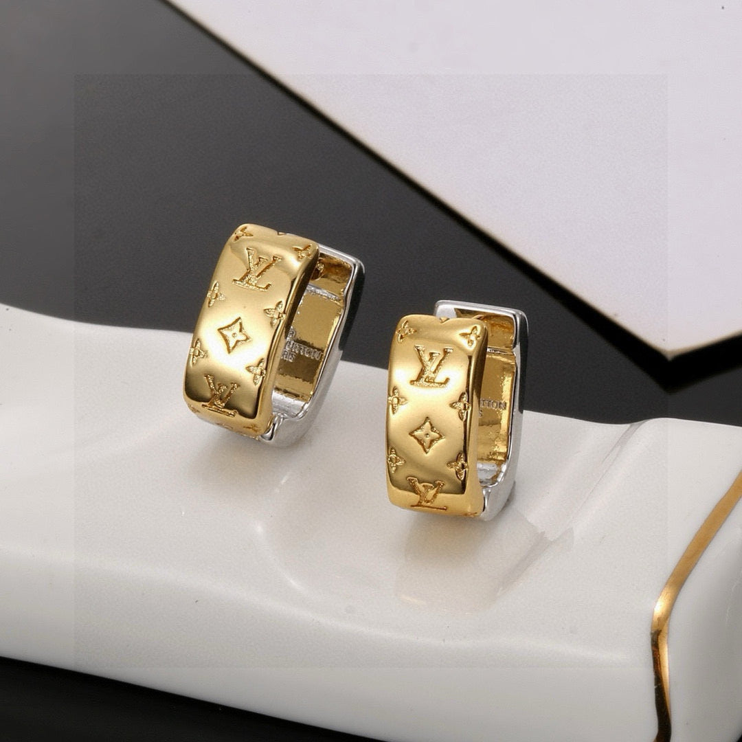 Clover Stud Earrings in Polished Metal-Tone – Clover Detail – Design 010 front product view