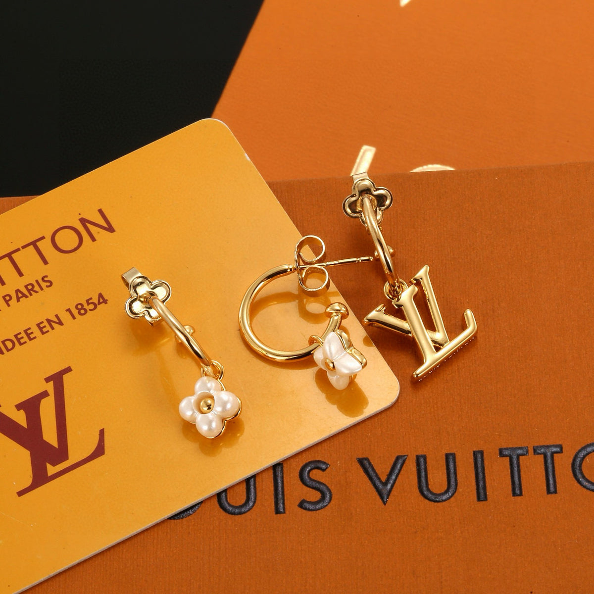 Clover Stud Earrings in Polished Metal-Tone – Clover Detail – Design 009 main product view