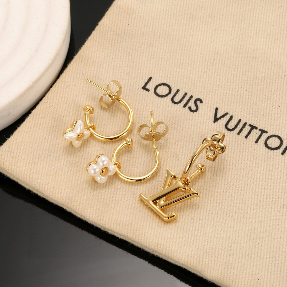 Clover Stud Earrings in Polished Metal-Tone – Clover Detail – Design 009 main product view