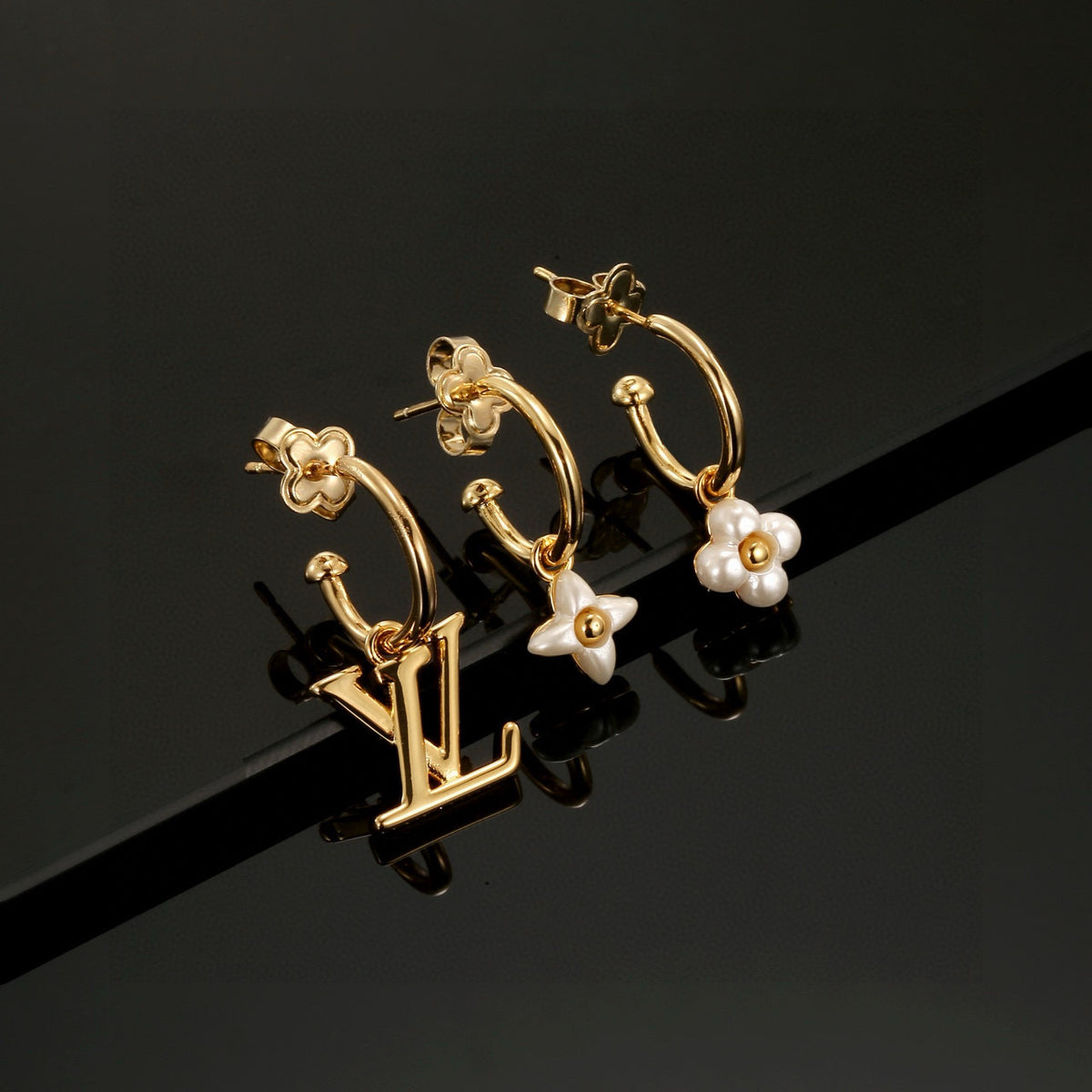 Clover Stud Earrings in Polished Metal-Tone – Clover Detail – Design 009 close-up detail