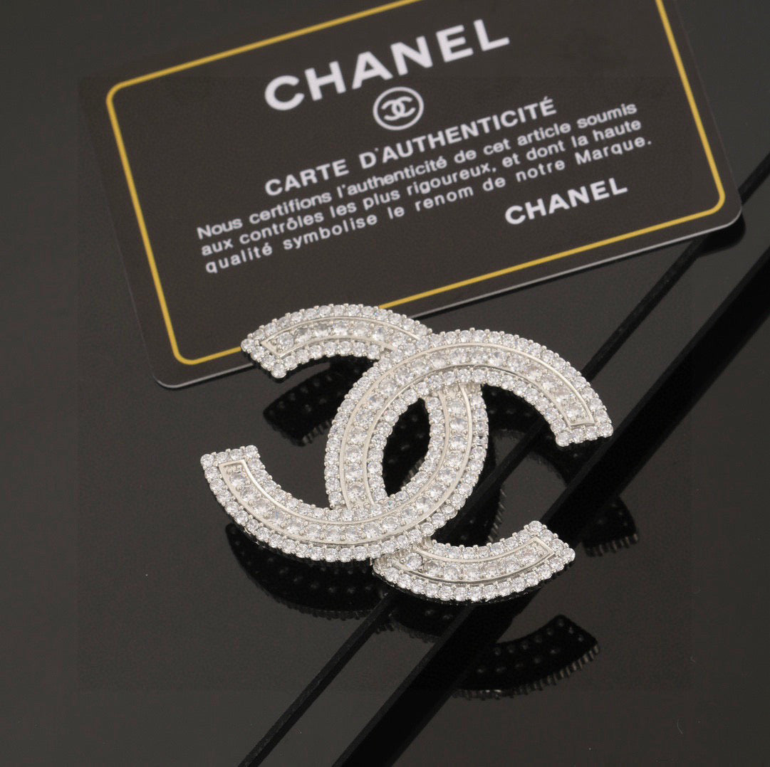 Double-C Emblem Brooch in Polished Metal-Tone – Design 031 main product view