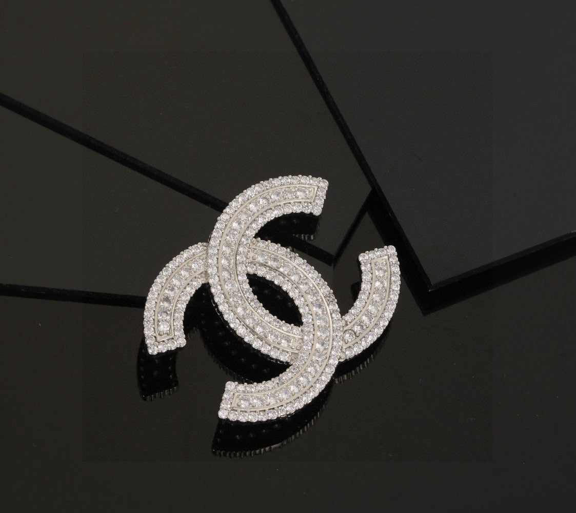 Double-C Emblem Brooch in Polished Metal-Tone – Design 031 side detail