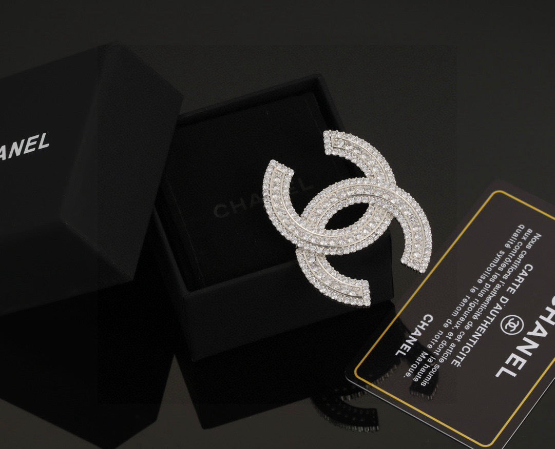 Double-C Emblem Brooch in Polished Metal-Tone – Design 031 detail view