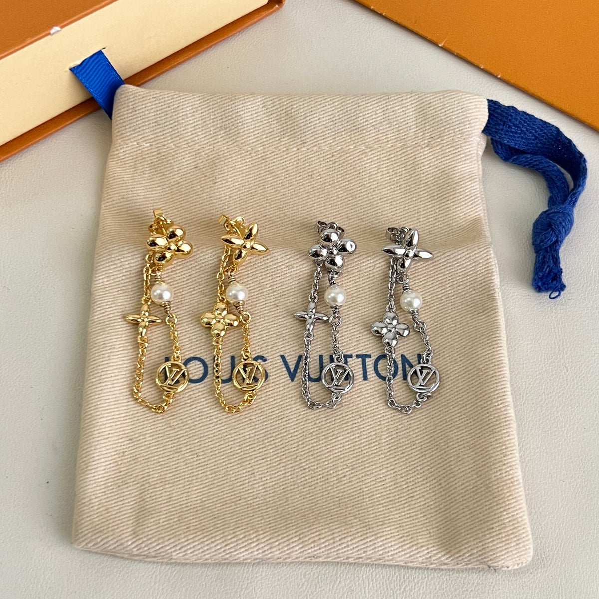 Geometric Emblem Stud Earrings in Polished Metal-Tone – Design 023 side detail