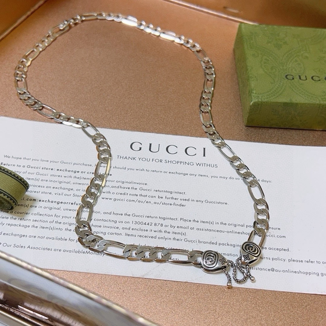 Double-G Emblem Pendant Necklace in Polished Metal-Tone – Vintage Detail – Design 030 side detail