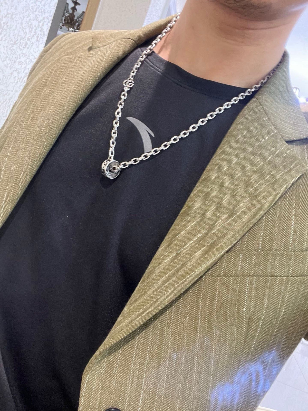 Double-G Emblem Pendant Necklace in Polished Metal-Tone – Design 126 detail view