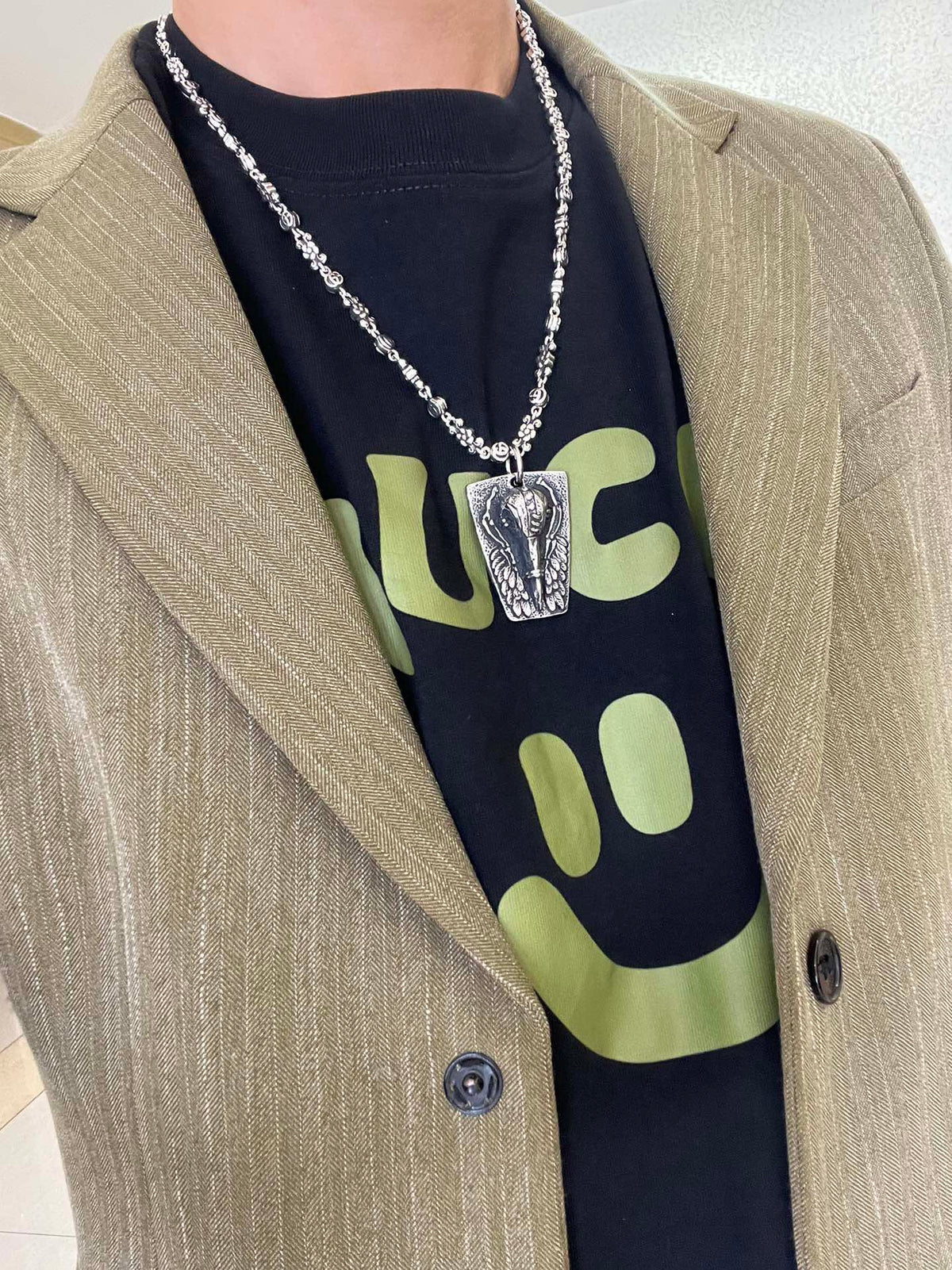 Double-G Emblem Pendant Necklace in Polished Metal-Tone – Vintage Detail – Design 032 side detail