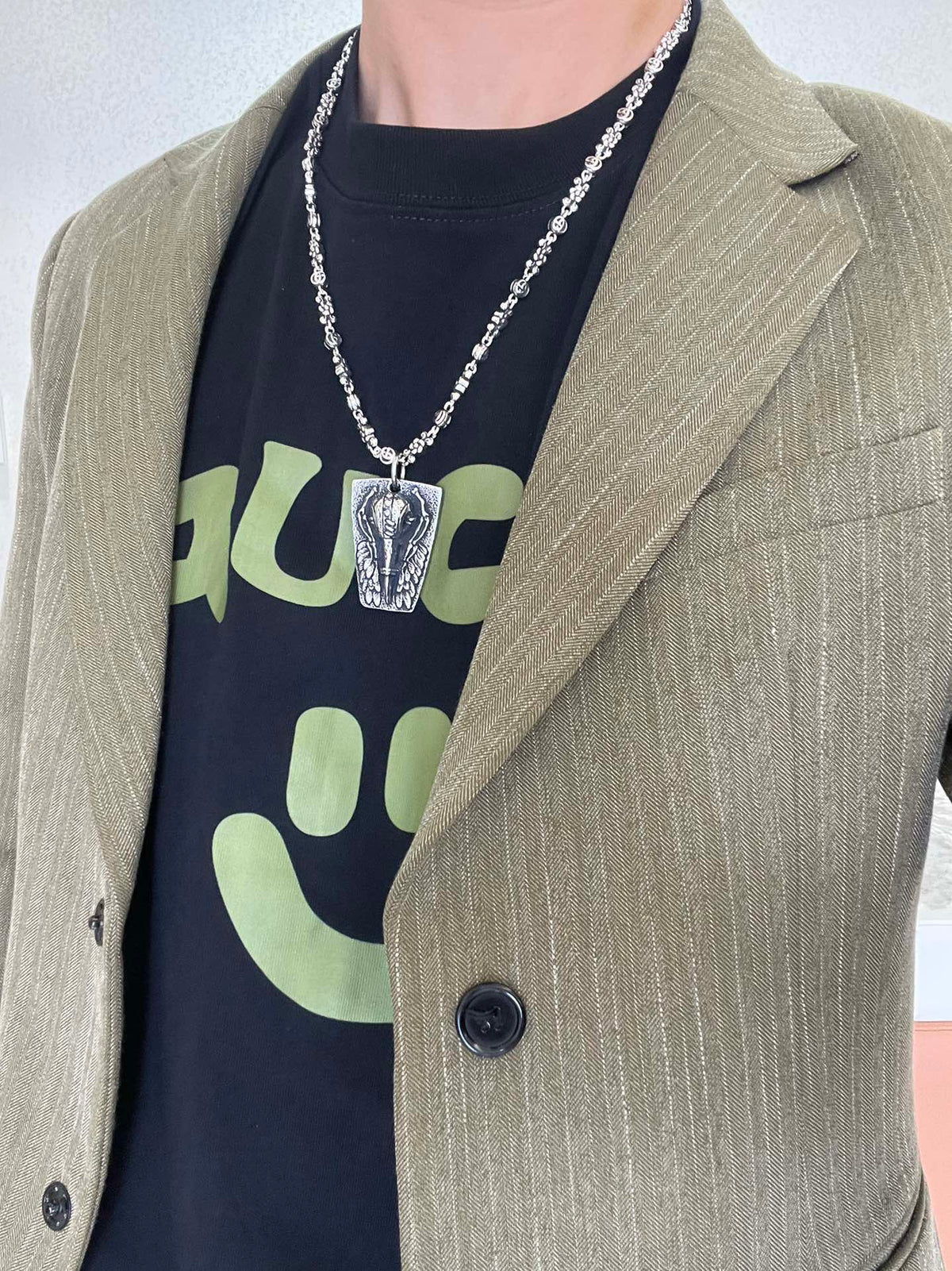 Double-G Emblem Pendant Necklace in Polished Metal-Tone – Vintage Detail – Design 032 detail view
