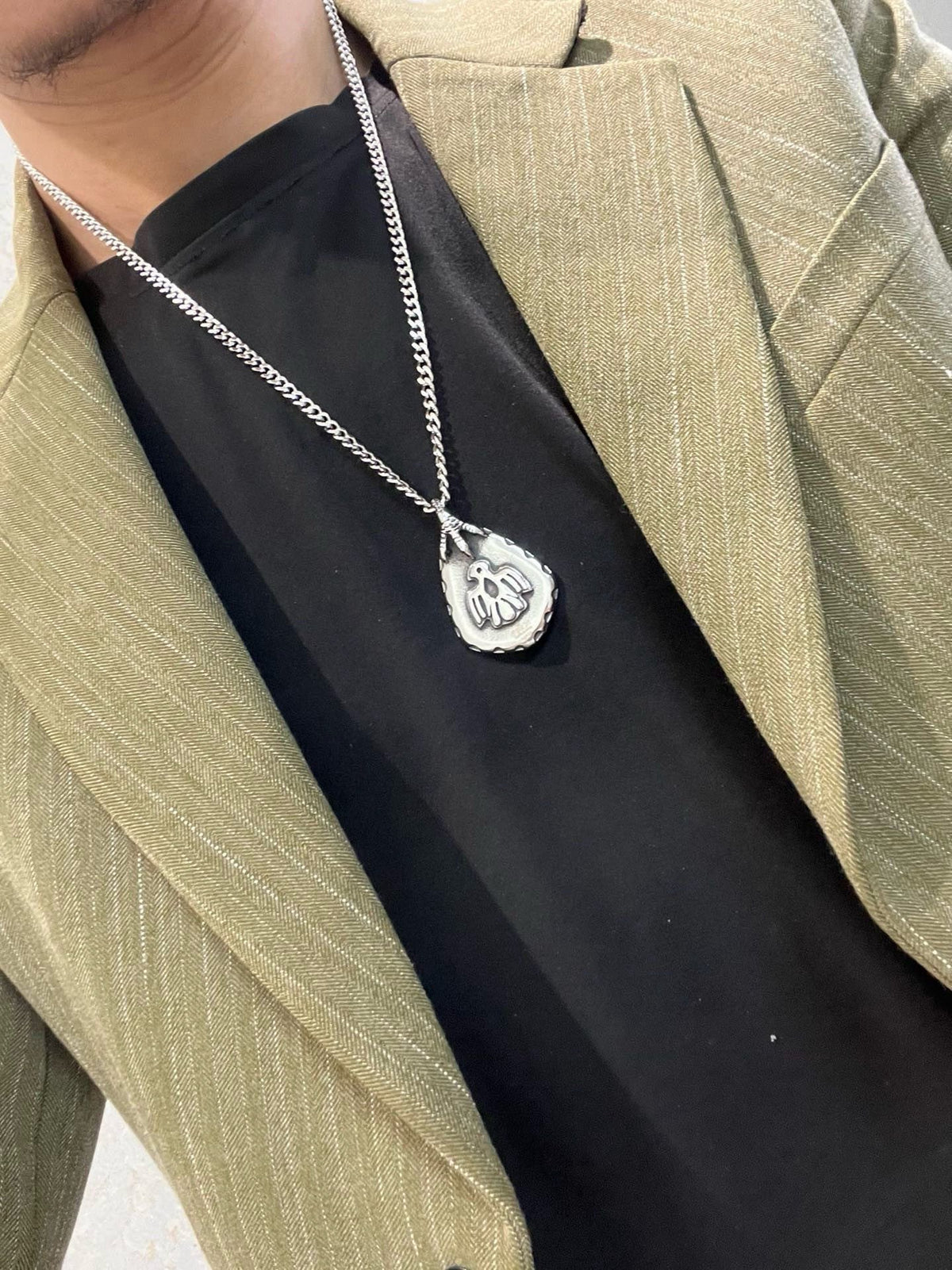 Double-G Emblem Pendant Necklace in Silver-Tone – Vintage Detail – Design 032 detail view
