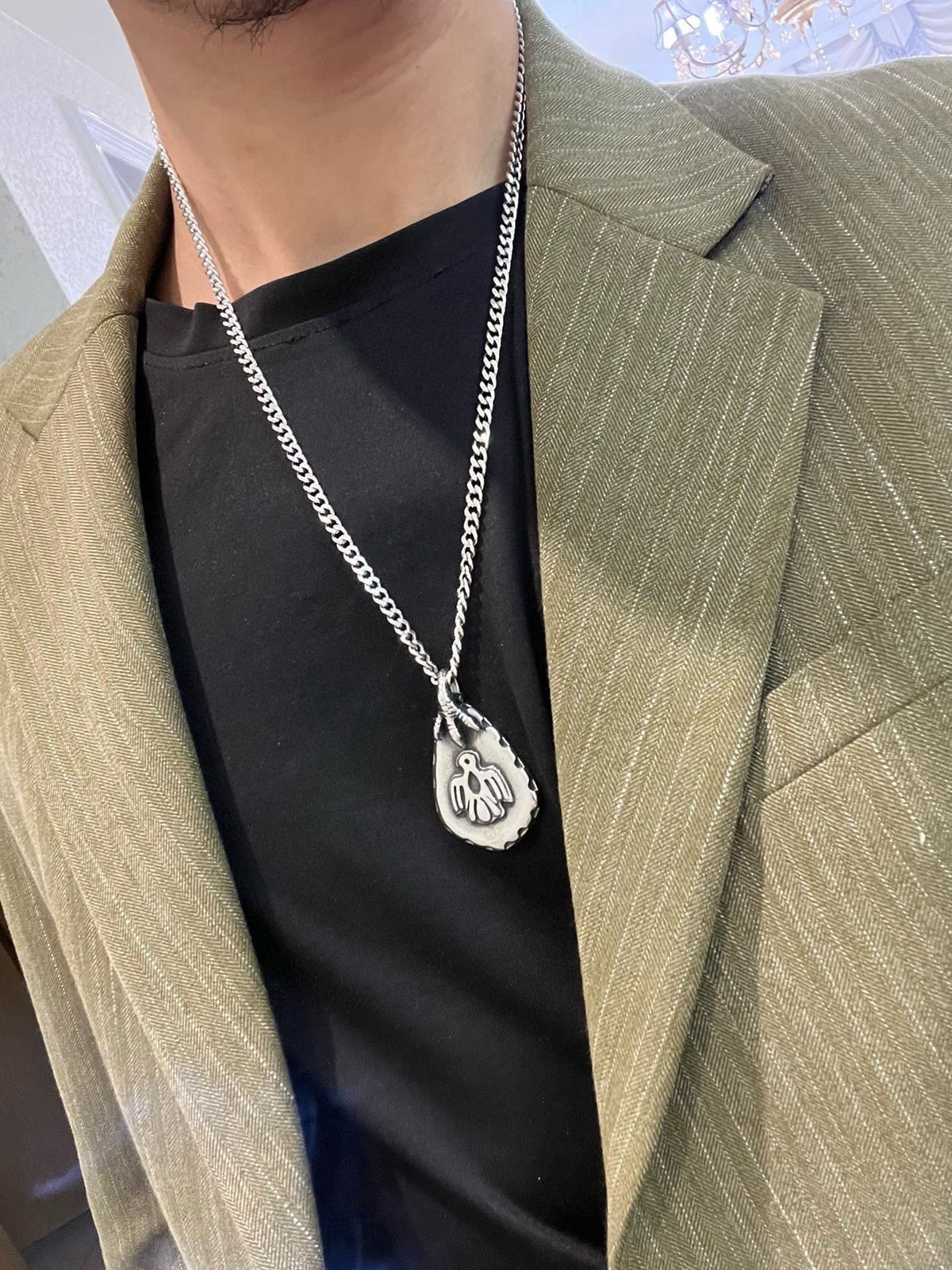 Double-G Emblem Pendant Necklace in Silver-Tone – Vintage Detail – Design 032 detail view