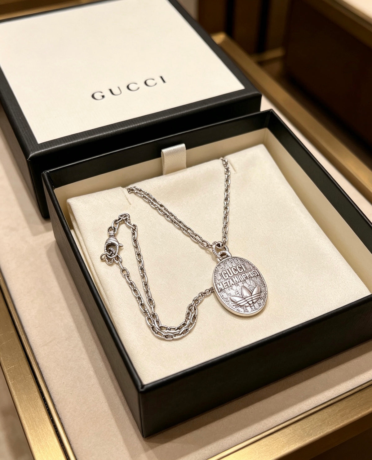 Double-G Emblem Pendant Necklace in Silver-Tone – Vintage Detail – Design 033 side detail