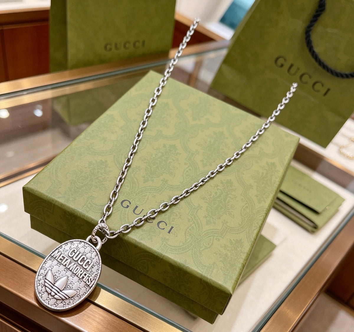 Double-G Emblem Pendant Necklace in Silver-Tone – Vintage Detail – Design 033 detail view