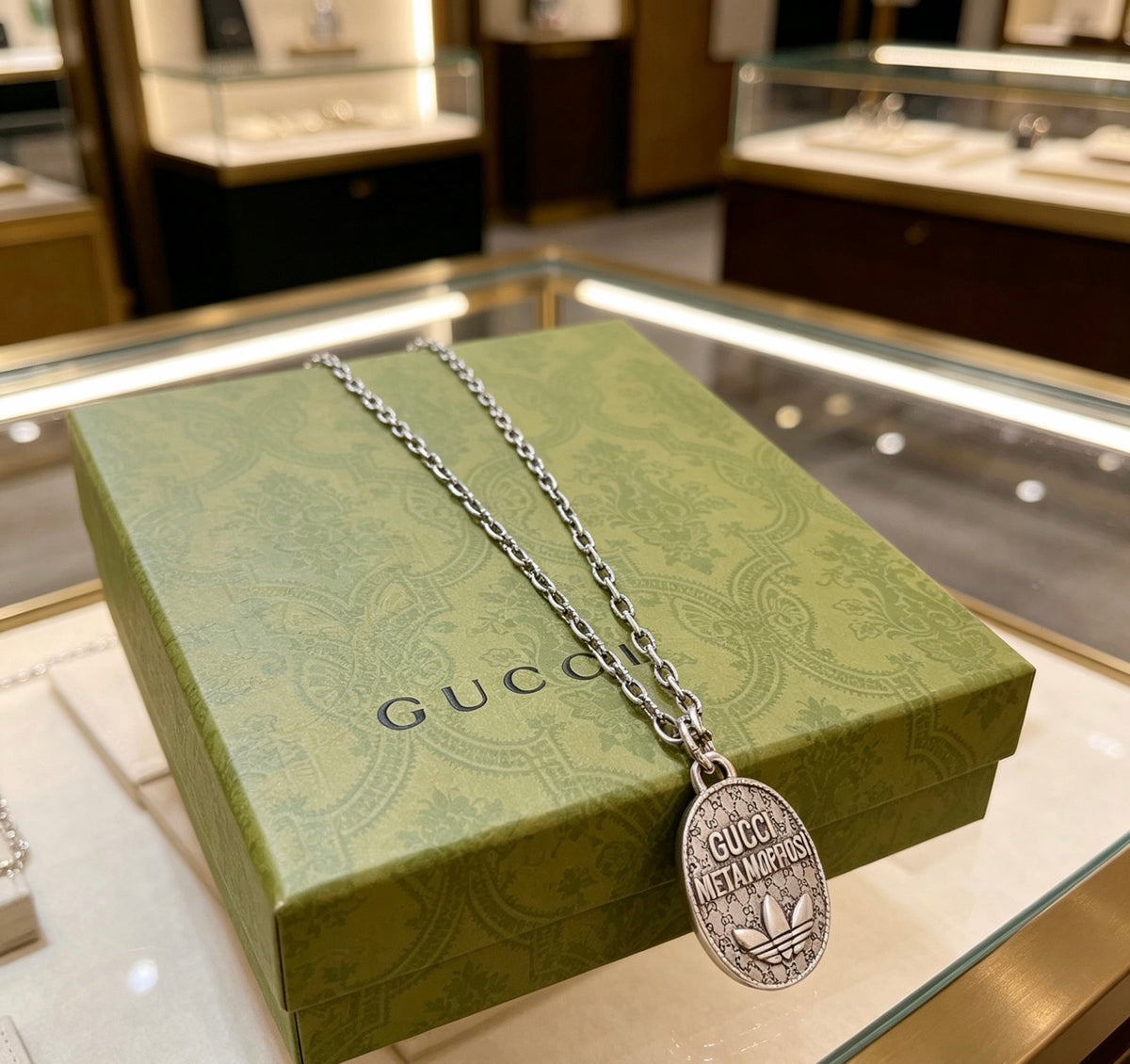 Double-G Emblem Pendant Necklace in Silver-Tone – Vintage Detail – Design 033 detail view