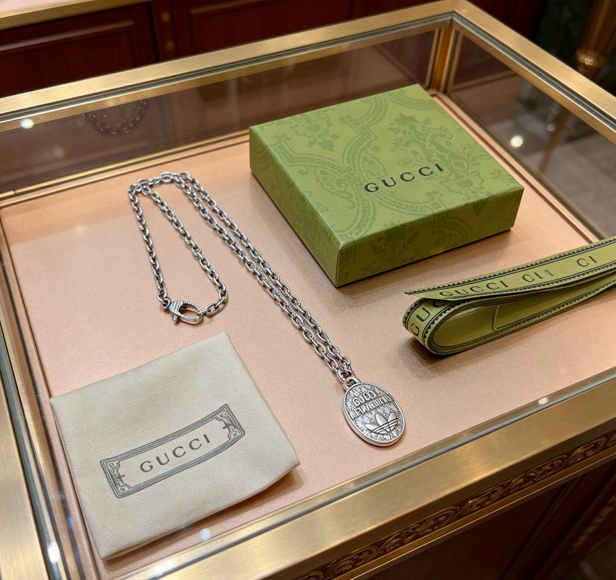 Double-G Emblem Pendant Necklace in Silver-Tone – Vintage Detail – Design 033 main product view