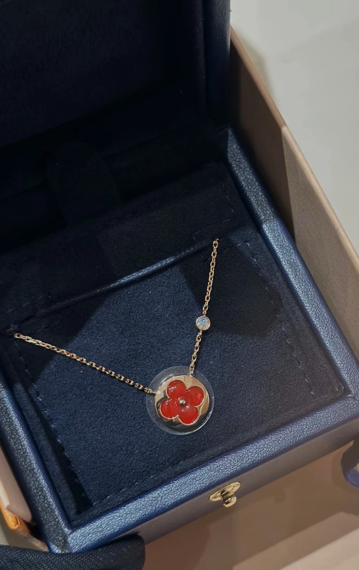 Round Pendant Necklace in Polished Metal-Tone – Design 003 main product view