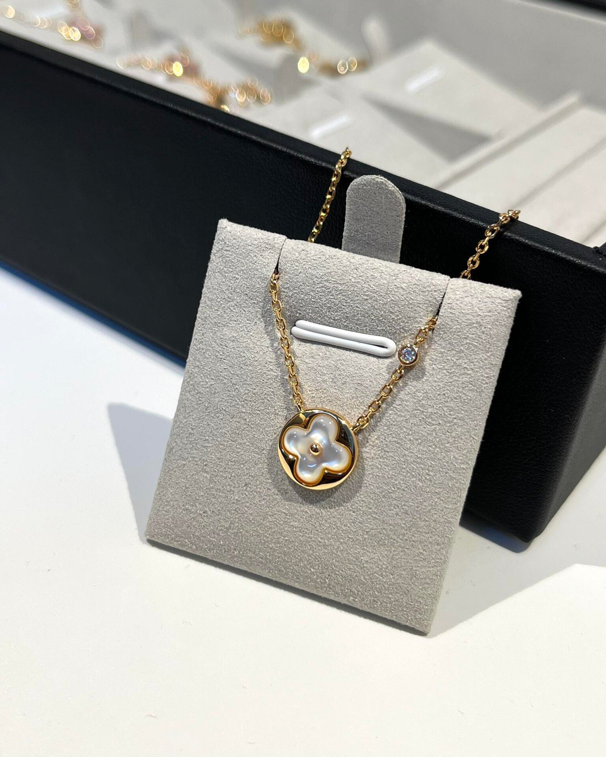 Round Pendant Necklace in Polished Metal-Tone – Design 002 close-up detail