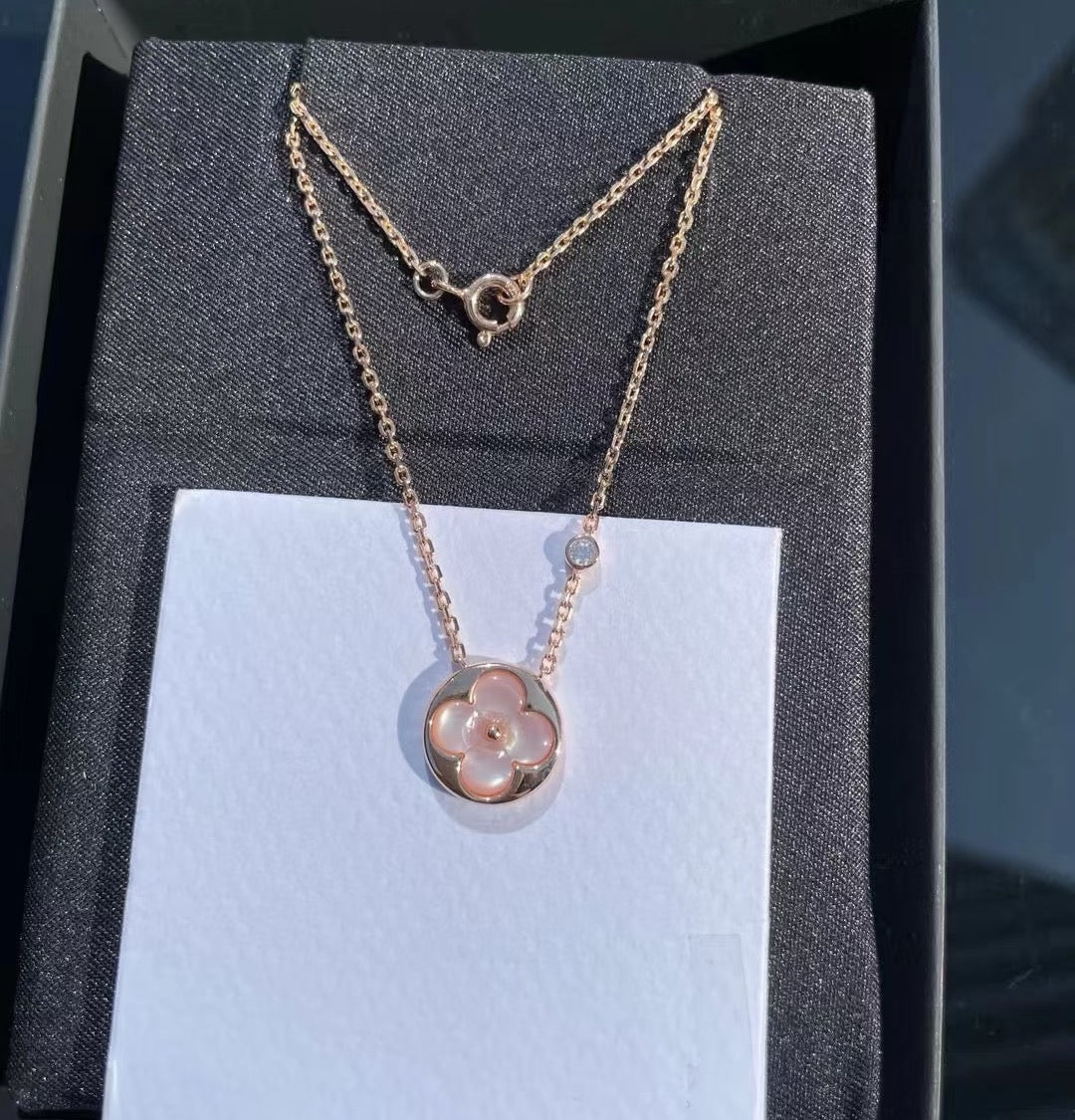 Round Pendant Necklace in Polished Metal-Tone – Design 001 side detail