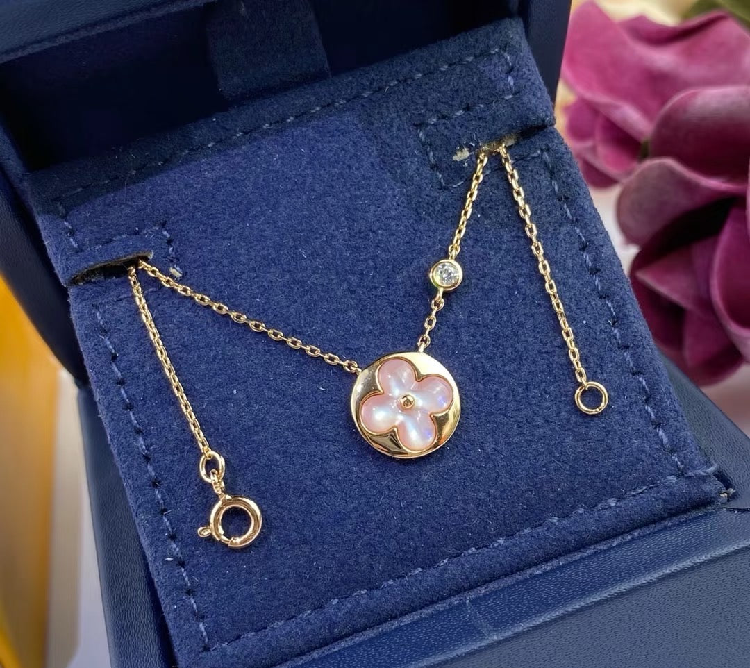 Round Pendant Necklace in Polished Metal-Tone – Design 001 main product view